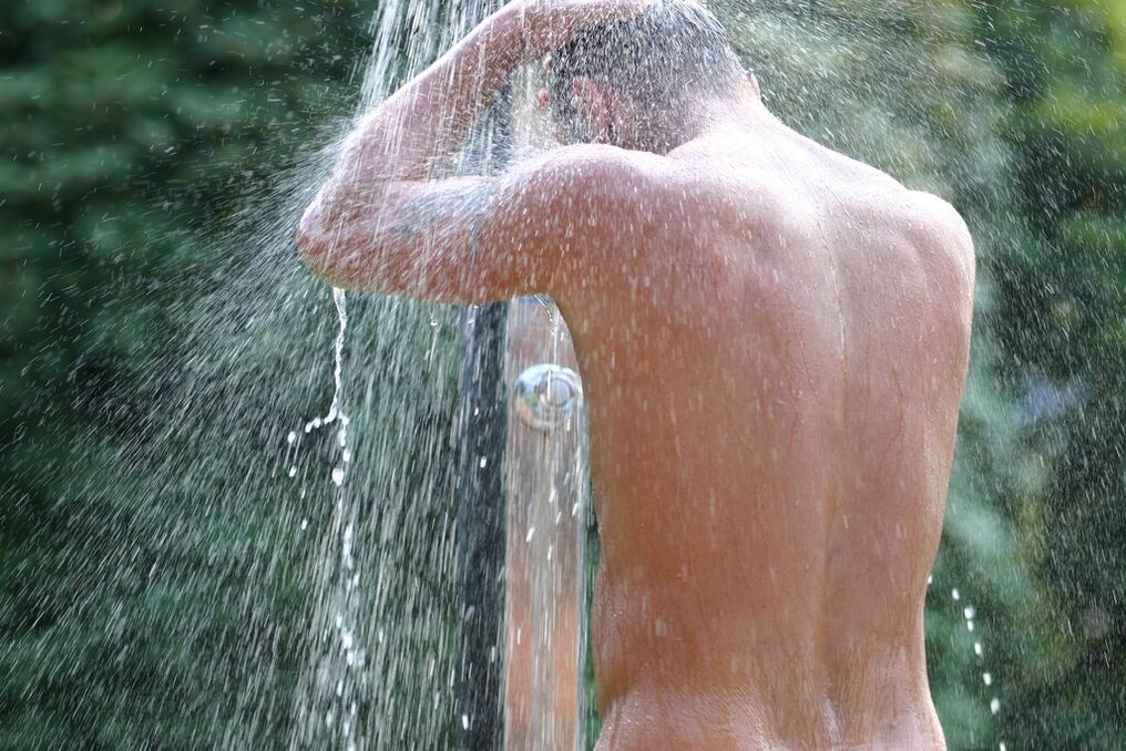 Bevor Sie zur Penisvergrößerung trainieren, müssen Sie eine wärmende Dusche nehmen